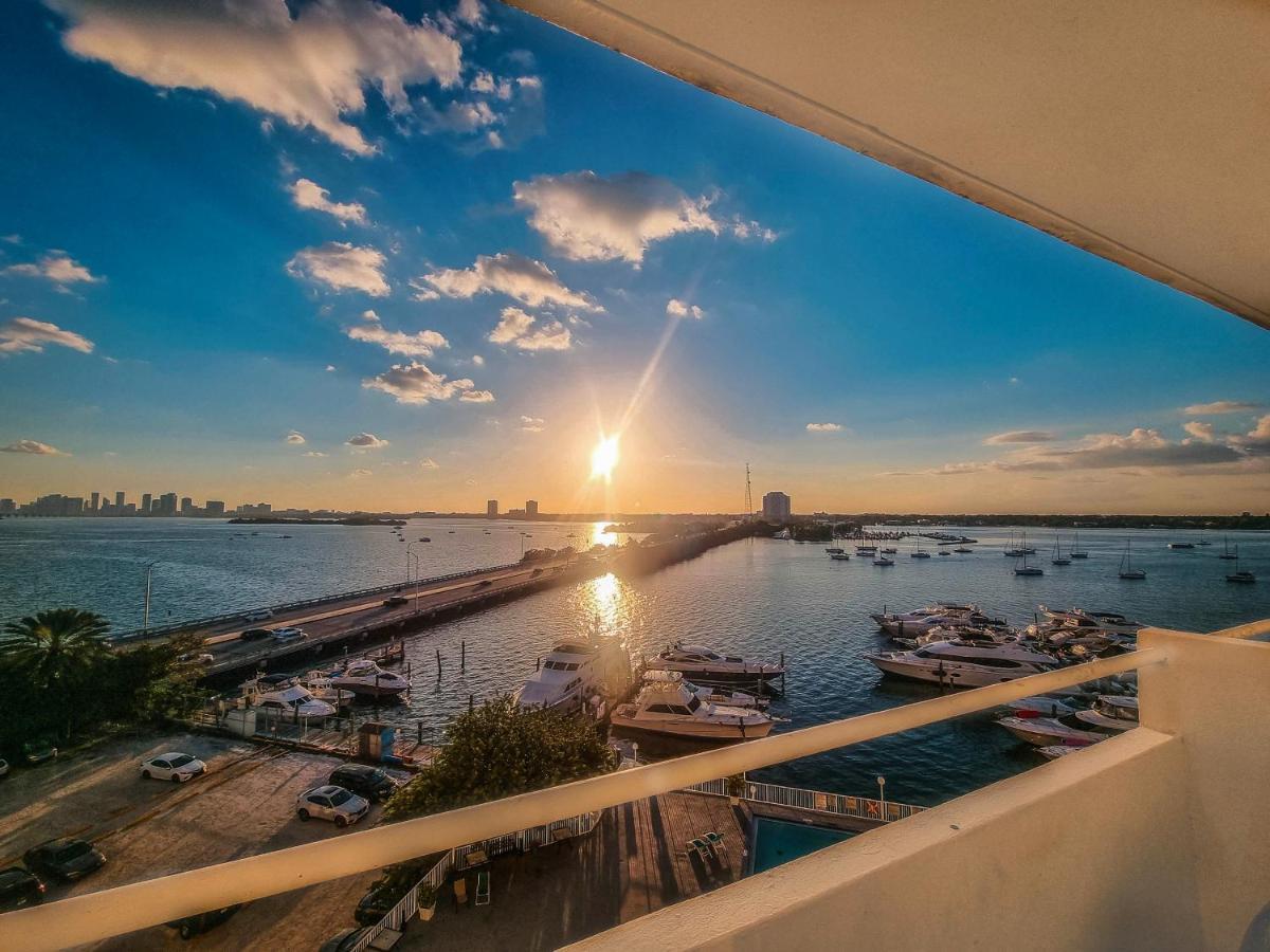 Bayfront Apartment Breathtaking Views- One Bedroom W Balcony- Living Room -Free Parking ไมอามีบีช ภายนอก รูปภาพ