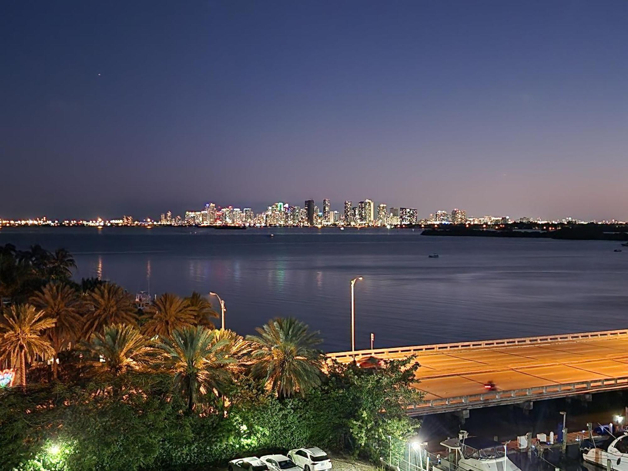 Bayfront Apartment Breathtaking Views- One Bedroom W Balcony- Living Room -Free Parking ไมอามีบีช ภายนอก รูปภาพ